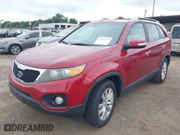✅ 2011 Kia Sorento EX • VIN: 5XYKU4A13BG018775 • Lot: 43011012. Wystawiony na IAAI z przebiegiem 240 407 mil. Bezpłatny archiwum sprzedaży aukcyjnych z USA i szczegółowy raport historii pojazdu na DreamBid. Zdjęcie 2.
