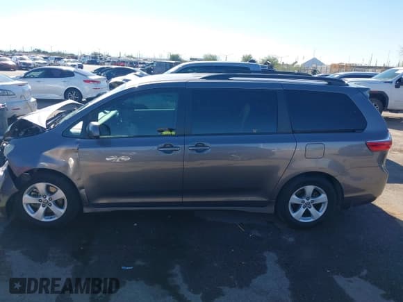 ✅ 2020 Toyota Sienna LE • VIN: 5TDKZ3DCXLS067856 • Лот: 43811903. Опубликован ранее на IAAI с пробегом 94 899 миль. Бесплатный доступ к архиву аукционных продаж из США и подробный отчёт об истории автомобиля на DreamBid. Изображение 14.