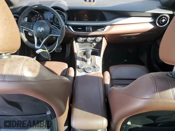 ✅ 2018 Alfa Romeo Stelvio Ti Sport • VIN: ZASFAKNNXJ7B99839 • Lot: 81814065. Wystawiony na Copart z przebiegiem 88 150 mil. Bezpłatny archiwum sprzedaży aukcyjnych z USA i szczegółowy raport historii pojazdu na DreamBid. Zdjęcie 8.