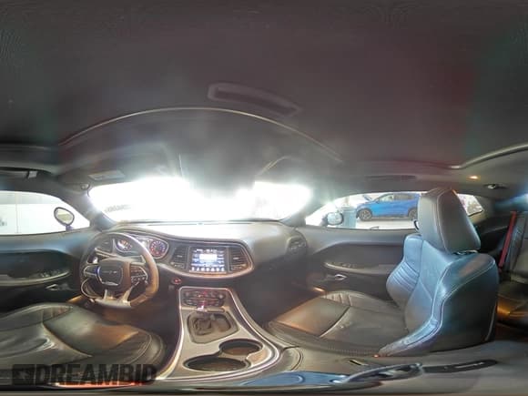 ✅ 2015 Dodge Challenger SRT 392 • VIN: 2C3CDZDJ9FH842952 • Lot: 82259395. Wystawiony na Copart z przebiegiem 51 384 mil. Bezpłatny archiwum sprzedaży aukcyjnych z USA i szczegółowy raport historii pojazdu na DreamBid. Zdjęcie 15.