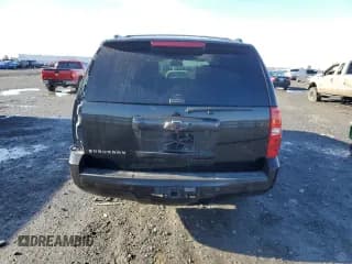 ✅ 2014 Chevrolet Suburban LT • VIN: 1GNSKJE70ER121037 • Lot: 80998654. Wystawiony na Copart z przebiegiem 207 069 mil. Bezpłatny archiwum sprzedaży aukcyjnych z USA i szczegółowy raport historii pojazdu na DreamBid. Zdjęcie 6.