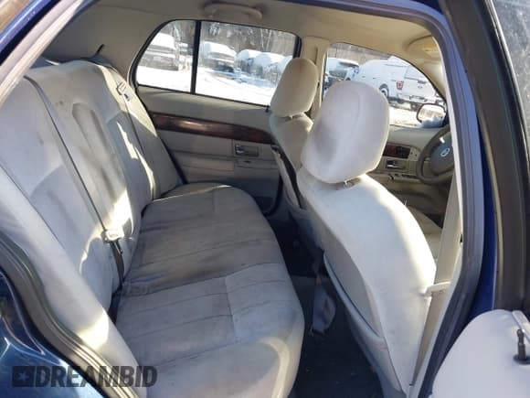 ✅ 2005 Mercury Grand Marquis GS • VIN: 2MEFM74W55X672987 • Lot: 43837809. Listed on IAAI with 117,537 mi. Free auction sales archive from the USA and detailed vehicle history report at DreamBid. Image 8.