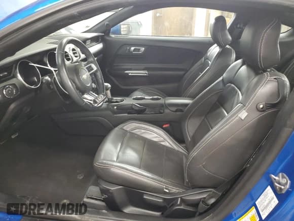 ✅ 2021 Ford Mustang EcoBoost • VIN: 1FA6P8TH5M5117612 • Lot: 45970355. Wystawiony na Copart z przebiegiem 42 379 mil. Bezpłatny archiwum sprzedaży aukcyjnych z USA i szczegółowy raport historii pojazdu na DreamBid. Zdjęcie 7.