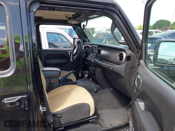 ✅ 2023 Jeep Wrangler Sport S • VIN: 1C4HJXDN6PW599895 • Lot: 42242107. Wystawiony na IAAI z przebiegiem 53 980 mil. Bezpłatny archiwum sprzedaży aukcyjnych z USA i szczegółowy raport historii pojazdu na DreamBid. Zdjęcie 5.