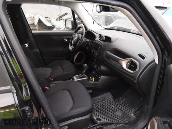 ✅ 2017 Jeep Renegade Latitude • VIN: ZACCJBBB3HPG03566 • Lot: 43810057. Listed on IAAI with 90,279 mi. Free auction sales archive from the USA and detailed vehicle history report at DreamBid. Image 5.