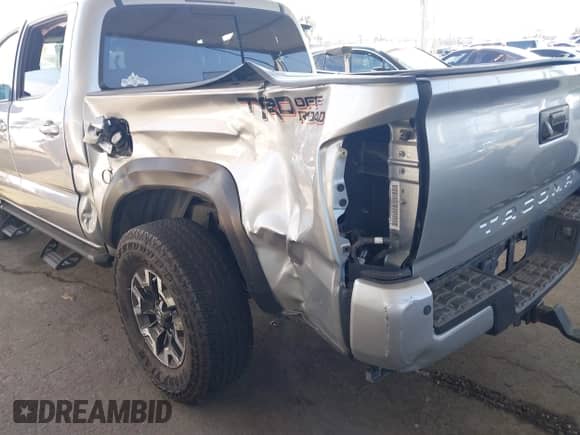 2022 Toyota Tacoma SR5 with VIN 3TMAZ5CN9NM186656, listed as a IAAI auction lot 43253480 with 25,540 mi miles and . Bid and sale history available at DreamBid. Image 21.