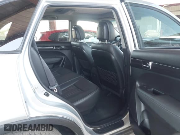 ✅ 2013 Kia Sorento EX • VIN: 5XYKUDA22DG411937 • Lot: 42489232. Wystawiony na IAAI z przebiegiem 118 595 mil. Bezpłatny archiwum sprzedaży aukcyjnych z USA i szczegółowy raport historii pojazdu na DreamBid. Zdjęcie 8.