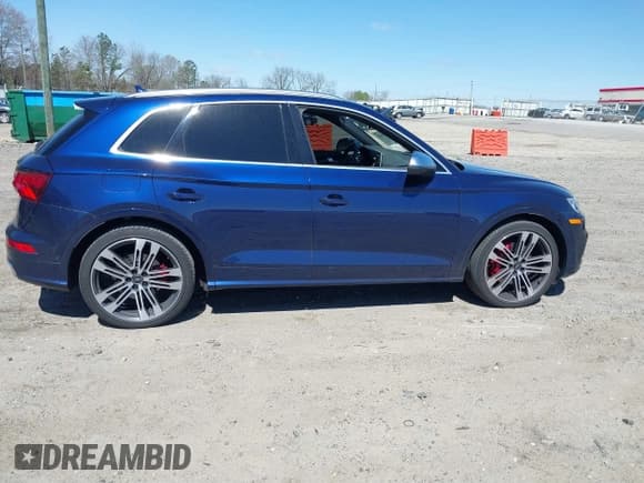 ✅ 2020 Audi SQ5 Prestige • VIN: WA1C4AFY6L2020342 • Lot: 41798088. Wystawiony na IAAI z przebiegiem 27 937 mil. Bezpłatny archiwum sprzedaży aukcyjnych z USA i szczegółowy raport historii pojazdu na DreamBid. Zdjęcie 13.