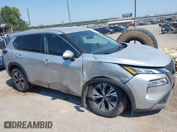 ✅ 2022 Nissan Rogue SV • VIN: 5N1BT3BB7NC674034 • Lot: 42930829. Wystawiony na IAAI z przebiegiem 50 574 mil. Bezpłatny archiwum sprzedaży aukcyjnych z USA i szczegółowy raport historii pojazdu na DreamBid. Zdjęcie 13.