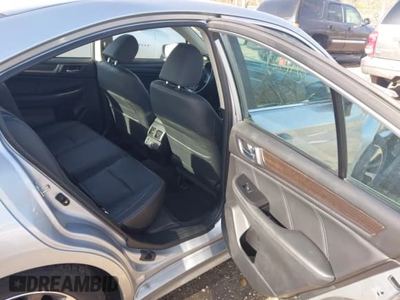 ✅ 2019 Subaru Legacy Limited • VIN: 4S3BNAJ67K3016300 • Lot: 43637981. Wystawiony na IAAI z przebiegiem 110 411 mil. Bezpłatny archiwum sprzedaży aukcyjnych z USA i szczegółowy raport historii pojazdu na DreamBid. Zdjęcie 8.