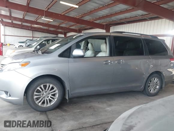 ✅ 2012 Toyota Sienna XLE • VIN: 5TDYK3DC3CS210368 • Lot: 43834362. Wystawiony na IAAI z przebiegiem 185 989 mil. Bezpłatny archiwum sprzedaży aukcyjnych z USA i szczegółowy raport historii pojazdu na DreamBid. Zdjęcie 14.