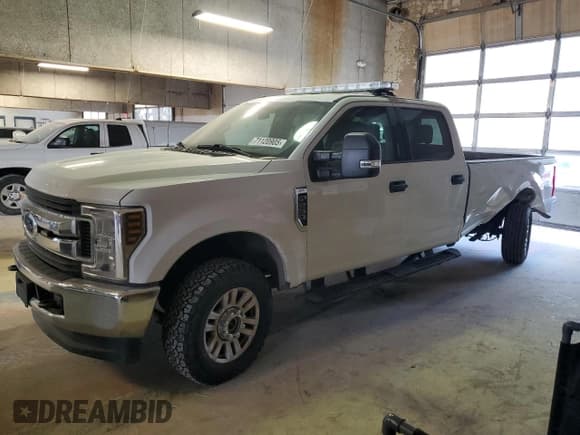 ✅ 2018 Ford F-250 XL • VIN: 1FT7W2B65JEC40322 • Lot: 71120905. Wystawiony na Copart z przebiegiem 30 900 mil. Bezpłatny archiwum sprzedaży aukcyjnych z USA i szczegółowy raport historii pojazdu na DreamBid. Zdjęcie 1.