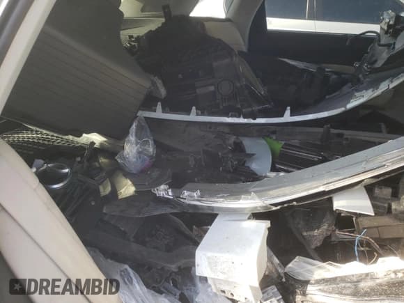 ✅ 2019 Audi e-tron Prestige • VIN: WA1VABGE9KB024265 • Lot: 39302243. Wystawiony na Copart z przebiegiem 29 531 mil. Bezpłatny archiwum sprzedaży aukcyjnych z USA i szczegółowy raport historii pojazdu na DreamBid. Zdjęcie 13.