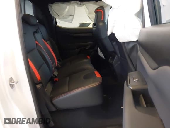 ✅ 2024 Ford Ranger Raptor • VIN: 1FTER4LR3RLE23552 • Lot: 43631268. Wystawiony na IAAI z przebiegiem 5 341 mil. Bezpłatny archiwum sprzedaży aukcyjnych z USA i szczegółowy raport historii pojazdu na DreamBid. Zdjęcie 8.