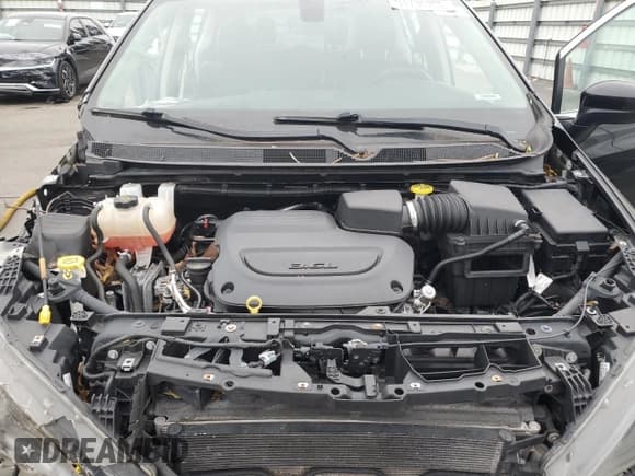 ✅ 2021 Chrysler Voyager LXi • VIN: 2C4RC1DG2MR533412 • Lot: 91730705. Wystawiony na Copart z przebiegiem 195 271 mil. Bezpłatny archiwum sprzedaży aukcyjnych z USA i szczegółowy raport historii pojazdu na DreamBid. Zdjęcie 12.