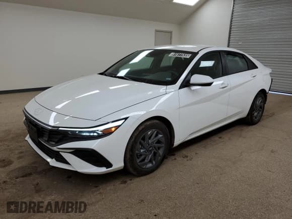 ✅ 2025 Hyundai Elantra Blue • VIN: KMHLM4DJ9SU173843 • Lot: 91677535. Listed on Copart with 8,143 mi. Free auction sales archive from the USA and detailed vehicle history report at DreamBid. Image 1.