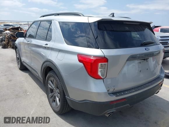 ✅ 2021 Ford Explorer XLT • VIN: 1FMSK7DH8MGA82144 • Lot: 41902857. Wystawiony na IAAI z przebiegiem 71 281 mil. Bezpłatny archiwum sprzedaży aukcyjnych z USA i szczegółowy raport historii pojazdu na DreamBid. Zdjęcie 3.