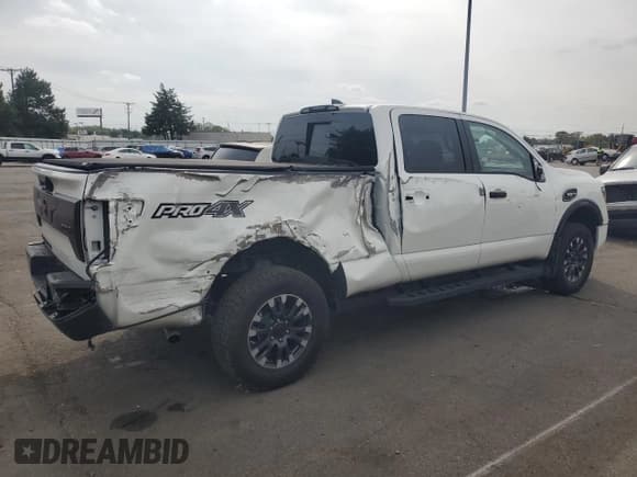 ✅ 2024 Nissan Titan Pro-4X • VIN: 1N6AA1FB1RN111525 • Lot: 72861574. Wystawiony na Copart z przebiegiem 9 411 mil. Bezpłatny archiwum sprzedaży aukcyjnych z USA i szczegółowy raport historii pojazdu na DreamBid. Zdjęcie 3.