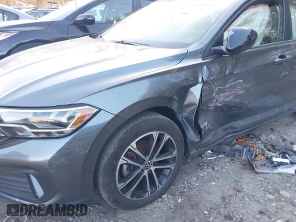 ✅ 2022 Volkswagen Jetta Sport • VIN: 3VWAM7BUXNM019593 • Lot: 41247461. Wystawiony na IAAI z przebiegiem 19 381 mil. Bezpłatny archiwum sprzedaży aukcyjnych z USA i szczegółowy raport historii pojazdu na DreamBid. Zdjęcie 6.