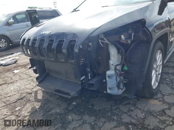 ✅ 2015 Jeep Cherokee Latitude • VIN: 1C4PJLCB1FW638418 • Lot: 43371908. Wystawiony na IAAI z przebiegiem 137 412 mil. Bezpłatny archiwum sprzedaży aukcyjnych z USA i szczegółowy raport historii pojazdu na DreamBid. Zdjęcie 6.