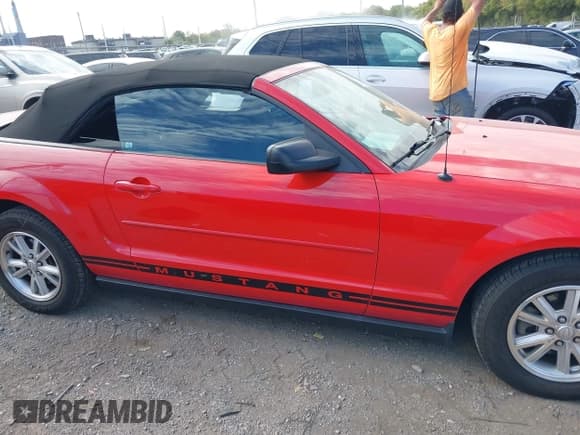 ✅ 2007 Ford Mustang Deluxe • VIN: 1ZVFT84N475327923 • Lot: 43441133. Listed on IAAI with 86,635 mi. Free auction sales archive from the USA and detailed vehicle history report at DreamBid. Image 13.