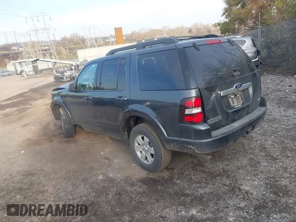 ✅ 2010 Ford Explorer XLT • VIN: 1FMEU7DEXAUA39127 • Lot: 43767007. Wystawiony na IAAI z przebiegiem 123 195 mil. Bezpłatny archiwum sprzedaży aukcyjnych z USA i szczegółowy raport historii pojazdu na DreamBid. Zdjęcie 3.