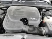 ✅ 2023 Dodge Challenger GT • VIN: 2C3CDZKG2PH512756 • Lot: 43626525. Wystawiony na Copart z przebiegiem 21 533 mil. Bezpłatny archiwum sprzedaży aukcyjnych z USA i szczegółowy raport historii pojazdu na DreamBid. Zdjęcie 13.