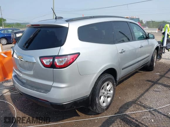 ✅ 2017 Chevrolet Traverse LS • VIN: 1GNKRFED5HJ308887 • Лот: 42456036. Опубликован ранее на IAAI с пробегом Не указан. Бесплатный доступ к архиву аукционных продаж из США и подробный отчёт об истории автомобиля на DreamBid. Изображение 4.