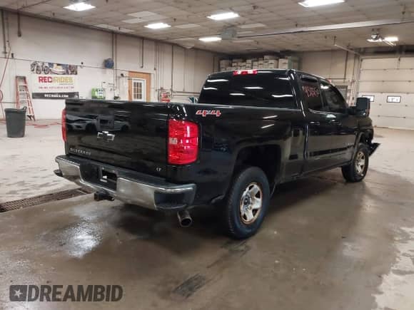 2017 Chevrolet Silverado 1500 LT с VIN 1GCVKREC5HZ407827, выставлен на аукционе IAAI как лот 43113250 с пробегом 111 688 миль миль и . История ставок и продаж доступна на DreamBid. Изображение 4.