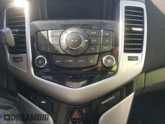 2016 Chevrolet Cruze LT z VIN 1G1PE5SB6G7107611, wystawiony jako Copart lot #63794892 z przebiegiem 115 070 mil mil oraz . Historia ofert i sprzedaży dostępna na DreamBid. Obrazek 9.