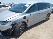 ✅ 2023 Chrysler Pacifica Hybrid Touring L • VIN: 2C4RC1L77PR618204 • Lot: 42736280. Wystawiony na IAAI z przebiegiem 74 611 mil. Bezpłatny archiwum sprzedaży aukcyjnych z USA i szczegółowy raport historii pojazdu na DreamBid. Zdjęcie 6.