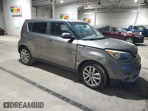 ✅ 2018 Kia Soul + • VIN: KNDJP3A57J7609462 • Лот: 93297955. Опубликован ранее на Copart с пробегом 86 223 миль. Бесплатный доступ к архиву аукционных продаж из США и подробный отчёт об истории автомобиля на DreamBid. Изображение 4.