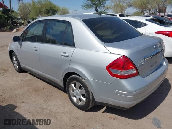 ✅ 2007 Nissan Versa SL • VIN: 3N1BC11E67L407546 • Лот: 42375221. Опубликован ранее на IAAI с пробегом 193 367 миль. Бесплатный доступ к архиву аукционных продаж из США и подробный отчёт об истории автомобиля на DreamBid. Изображение 3.