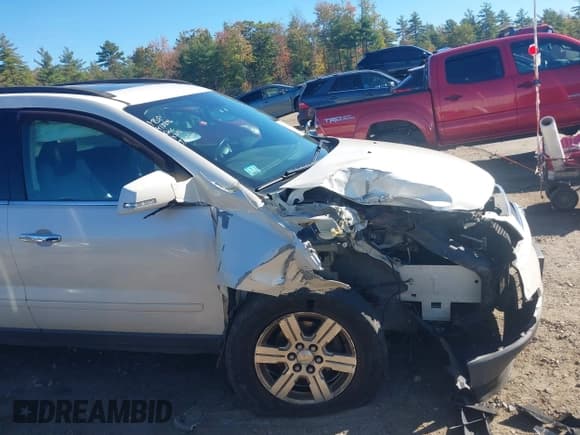 ✅ 2012 Chevrolet Traverse 2LT • VIN: 1GNKVJED3CJ341815 • Lot: 43411256. Wystawiony na IAAI z przebiegiem 166 483 mil. Bezpłatny archiwum sprzedaży aukcyjnych z USA i szczegółowy raport historii pojazdu na DreamBid. Zdjęcie 6.