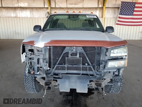 ✅ 2004 Chevrolet Silverado 2500HD LS • VIN: 1GCHK23U04F154508 • Lot: 90832305. Wystawiony na Copart z przebiegiem 275 940 mil. Bezpłatny archiwum sprzedaży aukcyjnych z USA i szczegółowy raport historii pojazdu na DreamBid. Zdjęcie 5.