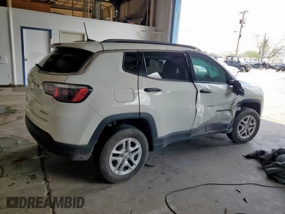 ✅ 2020 Jeep Compass Sport • VIN: 3C4NJDAB5LT210188 • Lot: 69703565. Wystawiony na Copart z przebiegiem 136 131 mil. Bezpłatny archiwum sprzedaży aukcyjnych z USA i szczegółowy raport historii pojazdu na DreamBid. Zdjęcie 3.
