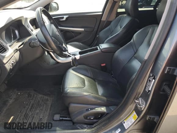 ✅ 2017 Volvo V60 • VIN: YV440MWK0H1038056 • Лот: 54550455. Опубликован ранее на Copart с пробегом 83 876 миль. Бесплатный доступ к архиву аукционных продаж из США и подробный отчёт об истории автомобиля на DreamBid. Изображение 7.