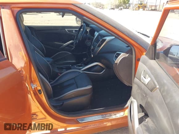 ✅ 2015 Hyundai Veloster • VIN: KMHTC6ADXFU219196 • Lot: 43606291. Listed on IAAI with 130,868 mi. Free auction sales archive from the USA and detailed vehicle history report at DreamBid. Image 5.