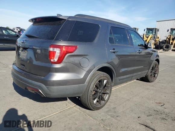 ✅ 2017 Ford Explorer XLT • VIN: 1FM5K7D80HGA12785 • Lot: 71478015. Wystawiony na Copart z przebiegiem 124 568 mil. Bezpłatny archiwum sprzedaży aukcyjnych z USA i szczegółowy raport historii pojazdu na DreamBid. Zdjęcie 3.