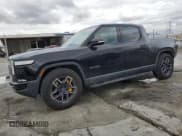 ✅ 2022 Rivian R1T Launch Edition • VIN: 7FCTGAAL4NN003172 • Lot: 48696325. Wystawiony na Copart z przebiegiem 38 663 mil. Bezpłatny archiwum sprzedaży aukcyjnych z USA i szczegółowy raport historii pojazdu na DreamBid. Zdjęcie 1.