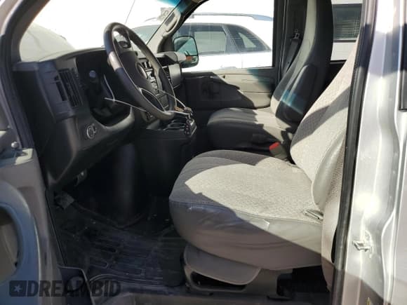 ✅ 2012 GMC Savana 1LT • VIN: 1GKS8CF47C1172784 • Lot: 71385104. Wystawiony na Copart z przebiegiem 105 950 mil. Bezpłatny archiwum sprzedaży aukcyjnych z USA i szczegółowy raport historii pojazdu na DreamBid. Zdjęcie 7.