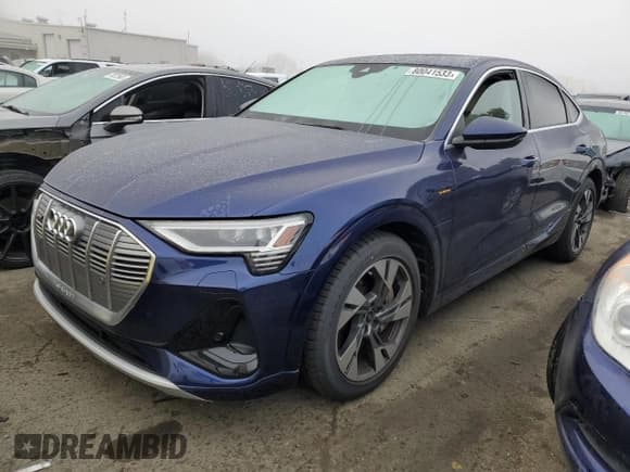 ✅ 2021 Audi e-tron Premium • VIN: WA11AAGE7MB009811 • Lot: 80041533. Wystawiony na Copart z przebiegiem 32 581 mil. Bezpłatny archiwum sprzedaży aukcyjnych z USA i szczegółowy raport historii pojazdu na DreamBid. Zdjęcie 1.