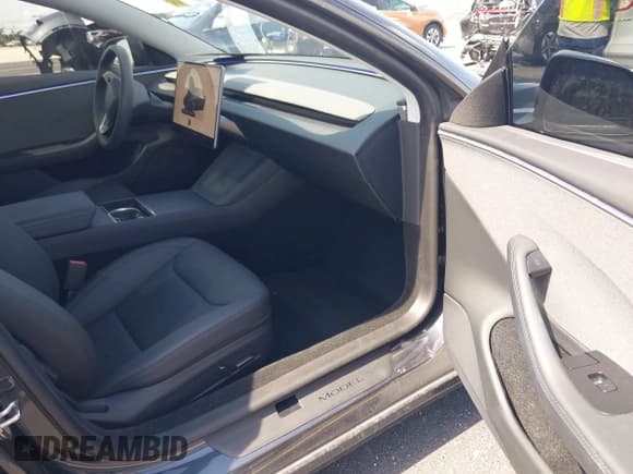 ✅ 2024 Tesla Model 3 • VIN: 5YJ3E1EA2RF741805 • Лот: 42693992. Опубликован ранее на IAAI с пробегом 9 731 миль. Бесплатный доступ к архиву аукционных продаж из США и подробный отчёт об истории автомобиля на DreamBid. Изображение 5.