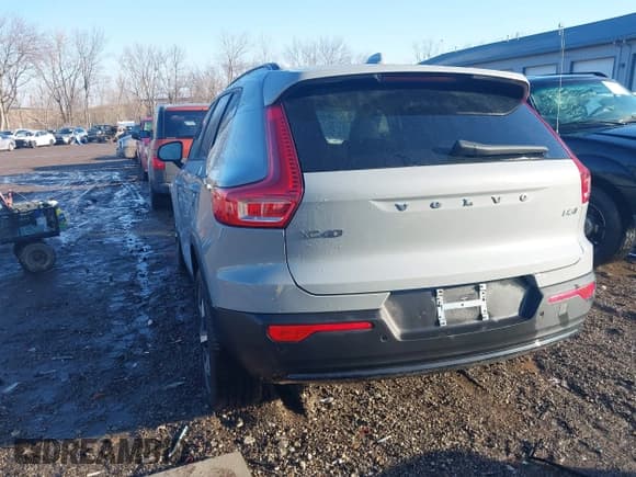 ✅ 2024 Volvo XC40 Core Bright Theme • VIN: YV4L12UK2R2212754 • Lot: 41650426. Listed on IAAI with 15,257 mi. Free auction sales archive from the USA and detailed vehicle history report at DreamBid. Image 3.