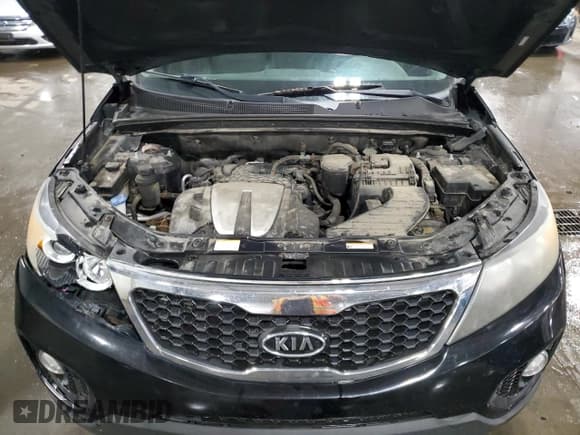 ✅ 2011 Kia Sorento EX • VIN: 5XYKUDA28BG095795 • Lot: 68085305. Listed on Copart with 214,997 mi. Free auction sales archive from the USA and detailed vehicle history report at DreamBid. Image 12.