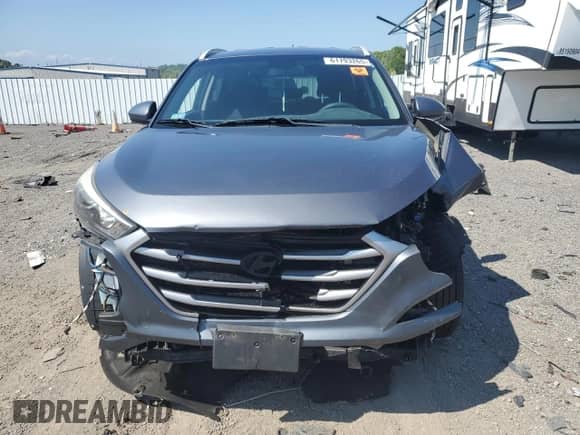 2017 Hyundai Tucson SE Plus z VIN KM8J3CA48HU584016, wystawiony jako Copart lot #61793265 z przebiegiem 112 976 mil mil oraz Szkoda całkowita • Salvage title. Historia ofert i sprzedaży dostępna na DreamBid. Obrazek 5.