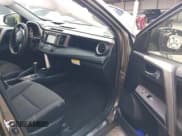 ✅ 2015 Toyota RAV4 XLE • VIN: JTMWFREV9FD070373 • Lot: 43336729. Wystawiony na IAAI z przebiegiem 165 676 mil. Bezpłatny archiwum sprzedaży aukcyjnych z USA i szczegółowy raport historii pojazdu na DreamBid. Zdjęcie 5.