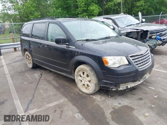 ✅ 2010 Chrysler Town & Country LX • VIN: 2A4RR2D15AR456363 • Lot: 42127422. Wystawiony na IAAI z przebiegiem 213 715 mil. Bezpłatny archiwum sprzedaży aukcyjnych z USA i szczegółowy raport historii pojazdu na DreamBid. Zdjęcie 1.