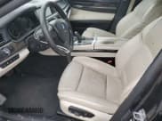 ✅ 2014 BMW 7 Series 750i xDrive • VIN: WBAYB6C58ED224525 • Lot: 86831595. Wystawiony na Copart z przebiegiem 143 385 mil. Bezpłatny archiwum sprzedaży aukcyjnych z USA i szczegółowy raport historii pojazdu na DreamBid. Zdjęcie 7.