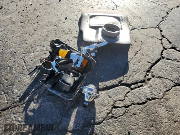 ✅ 2014 Chevrolet Silverado 1500 High Country • VIN: 3GCUKTEJ6EG509107 • Лот: 81090074. Опубликован ранее на Copart с пробегом 104 150 миль. Бесплатный доступ к архиву аукционных продаж из США и подробный отчёт об истории автомобиля на DreamBid. Изображение 14.